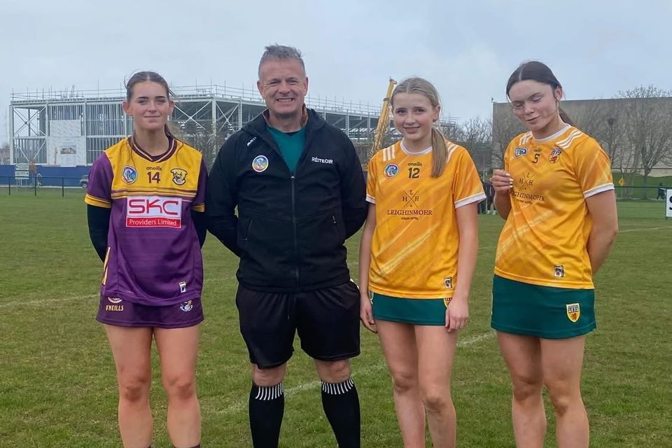 Referee Gavin Donegan with the captains before Sunday’s tie.